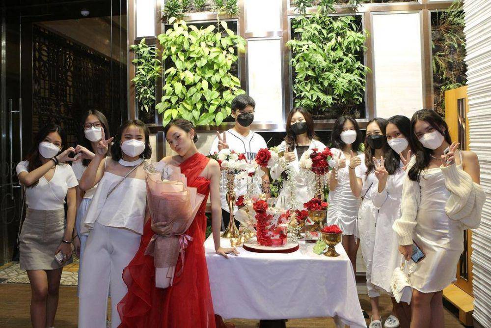 Momen ulang tahun Shanna Shannon ke-16. (instagram.com/shannashannonsiswanto)