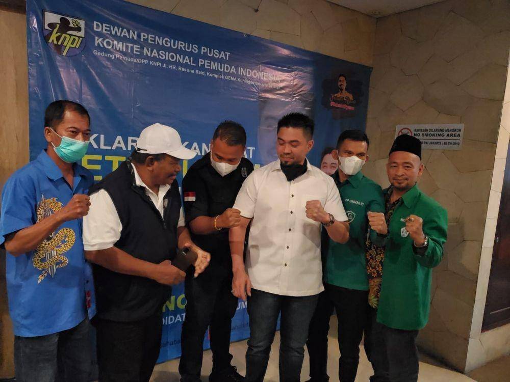 Calon Ketua mum KNPI, Muhammad Ryano Satrya Panjaitan (baju putih, tengah) (IDN Times/Istimewa)
