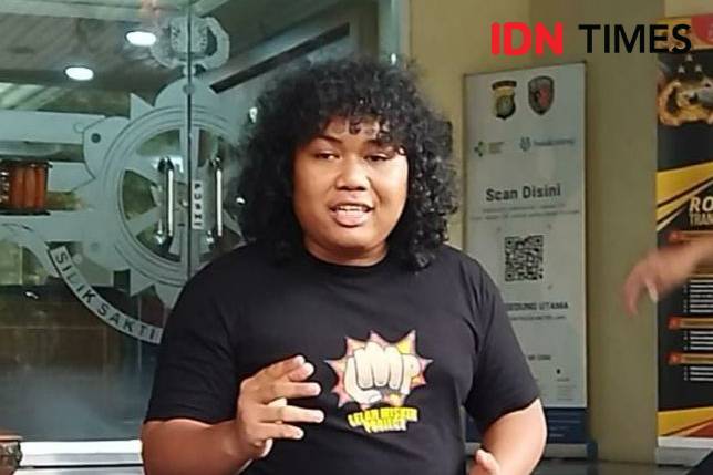 Marshel Widianto setelah menjalani pemeriksaan dalam kasus dugaan pornografi dengan tersangka Dea OnlyFans. (IDN Times/Irfan Fathurohman)