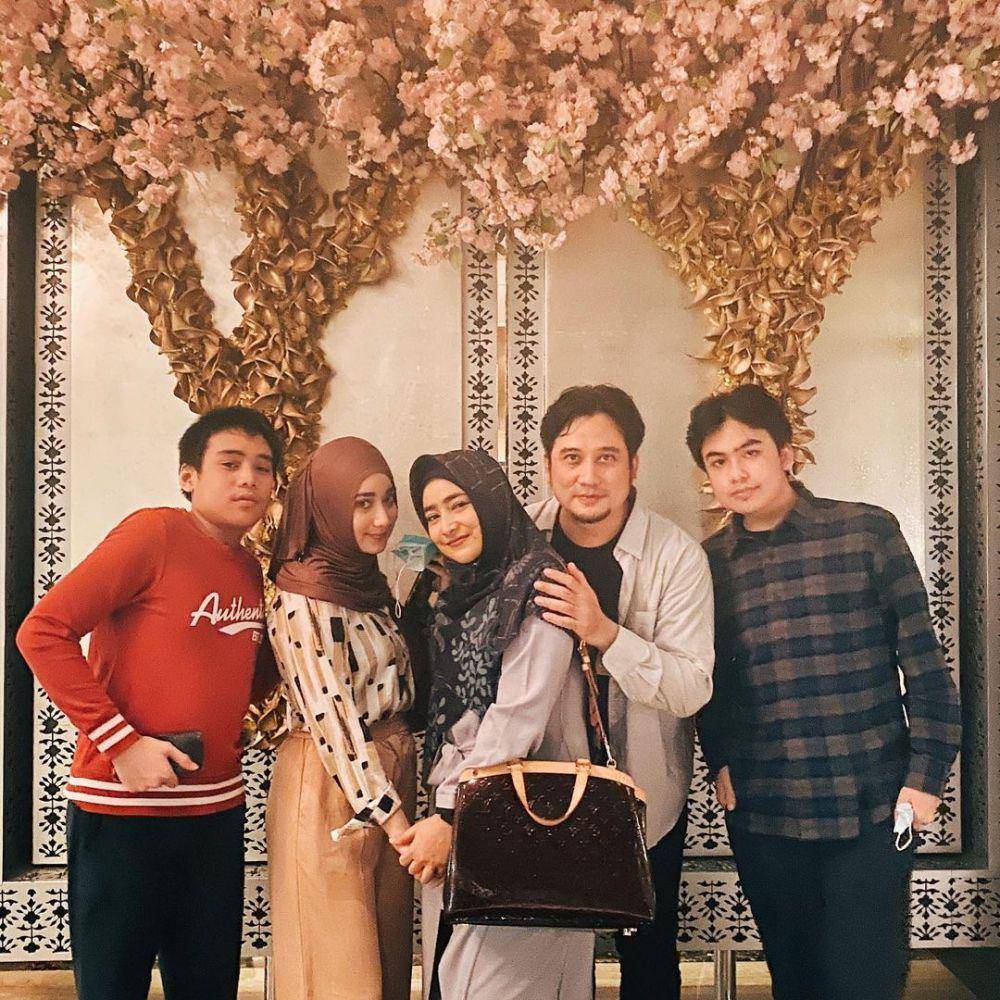 potret keluarga Tengku Firmansyah (instagram.com/cindyfatikasari18)