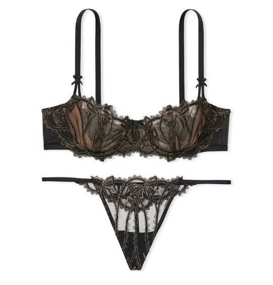 G-string sebagai model lingerie yang disukai pria (victoriassecret.com)