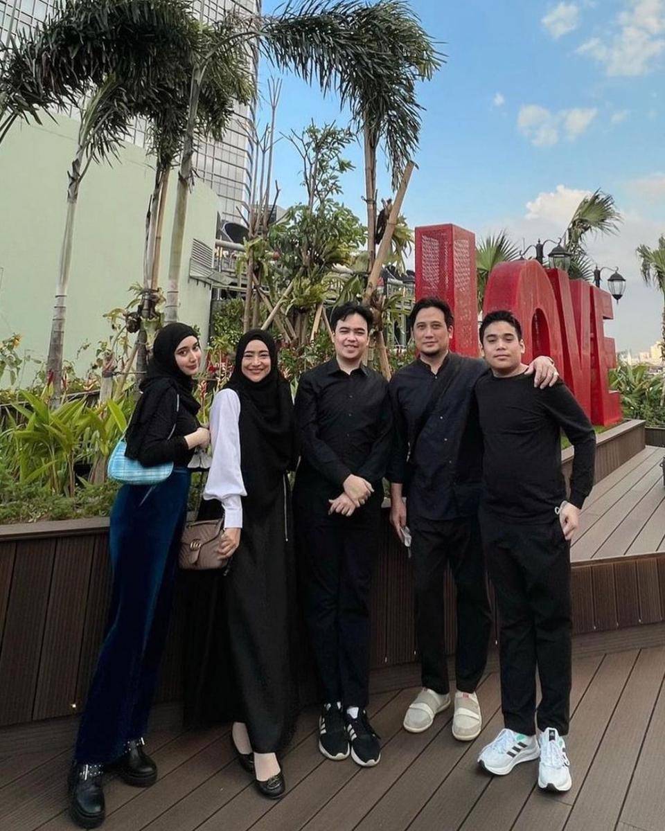 potret keluarga Tengku Firmansyah (instagram.com/cindyfatikasari18)