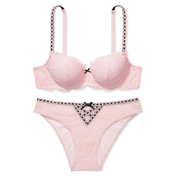 Classic sebagai model lingerie yang disukai pria (victoriassecret.com)