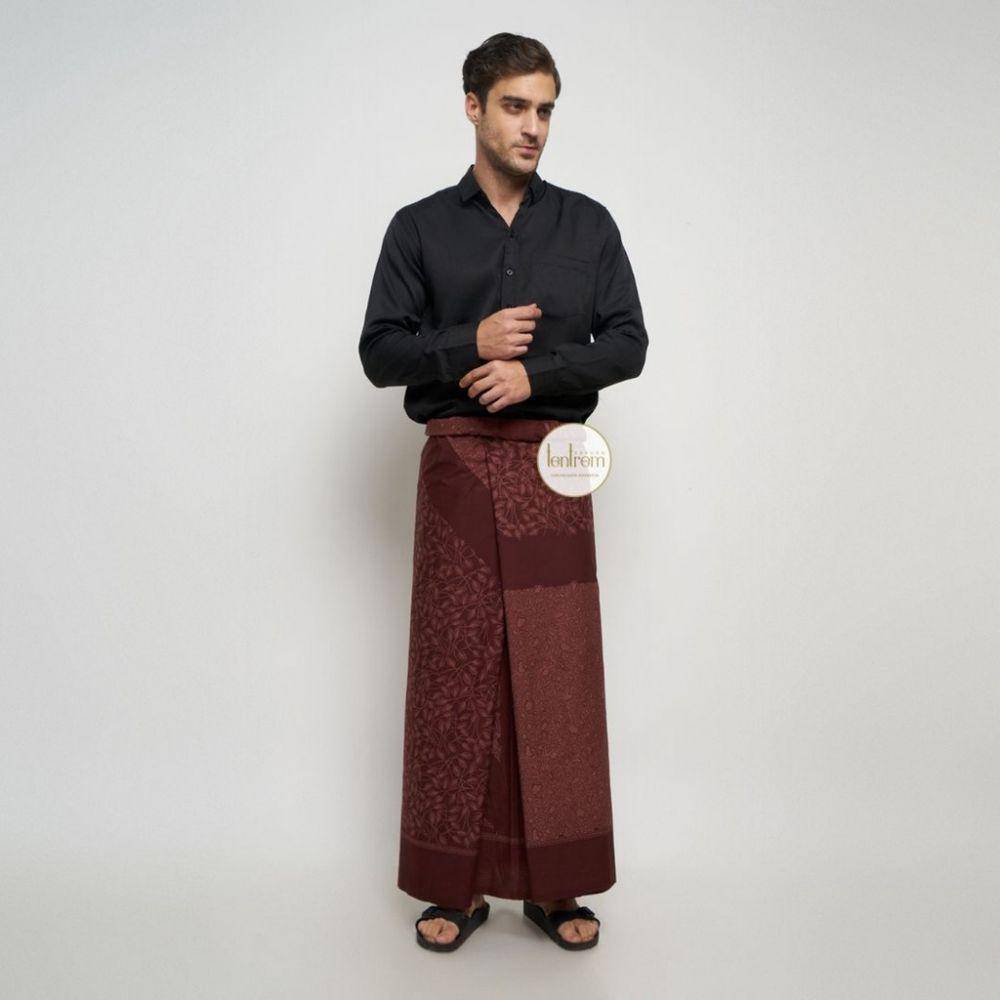 ilustrasi sarung batik (shopee.co.id)
