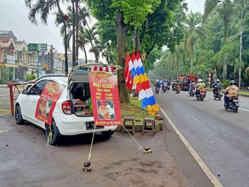 Salah satu penjaja makanan di area Ruko Taman Yasmin (instagram.com/kebuli_bangyos)