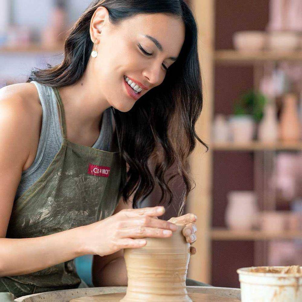 ilustrasi membuat pottery (instagram.com/sophia_latjuba88)