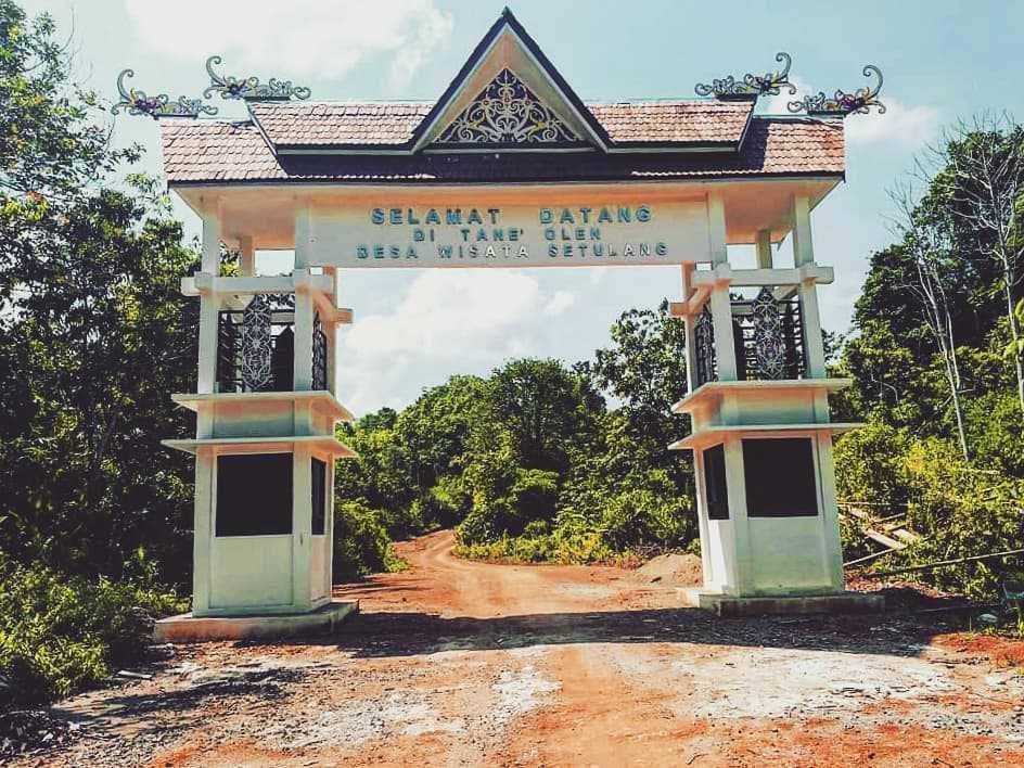 Gerbang masuk desa setulang (instagram.com/setulang)