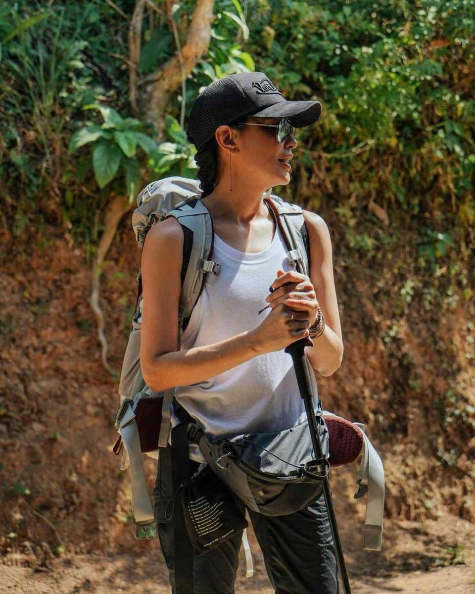 ilustrasi pergi hiking (instagram.com/sophia_latjuba88)