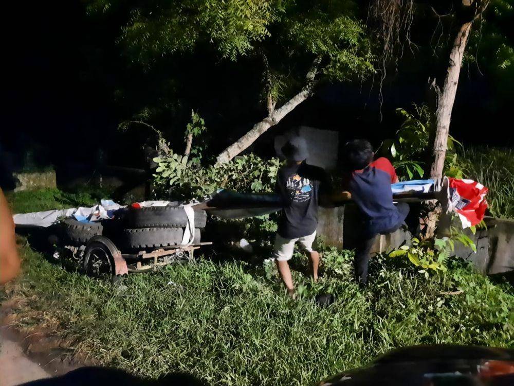 Dua batang rel yang berhasil dibawa kabur (IDN Times/ istimewa)