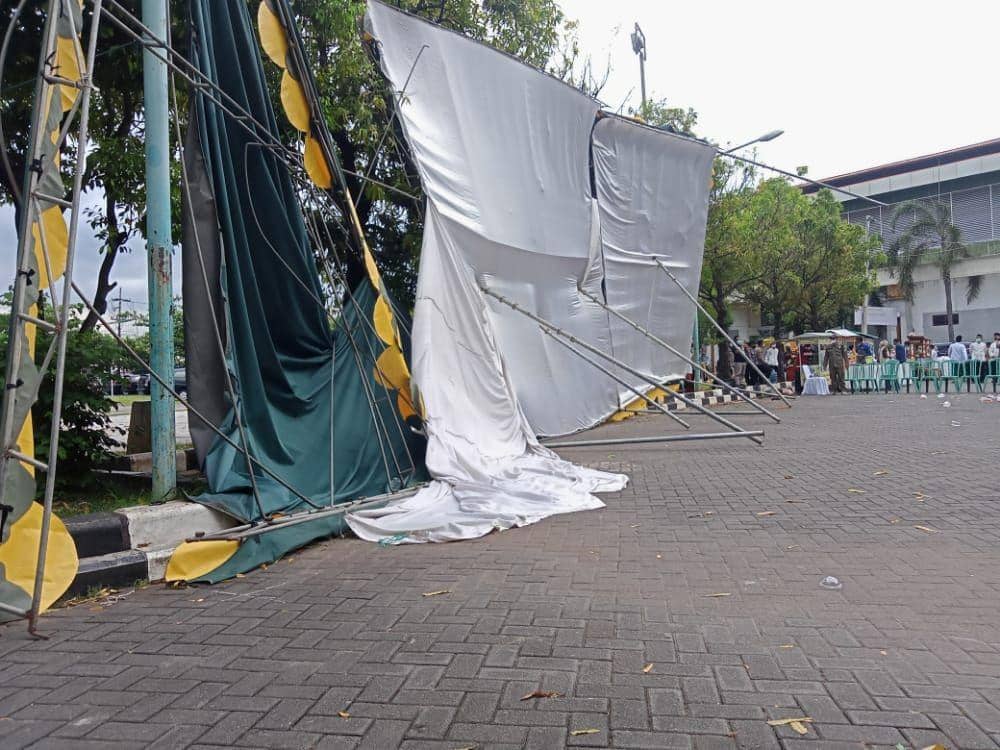 Diterjang Angin Kencang, Tenda Safari Ramadan Pemkab Tuban Roboh