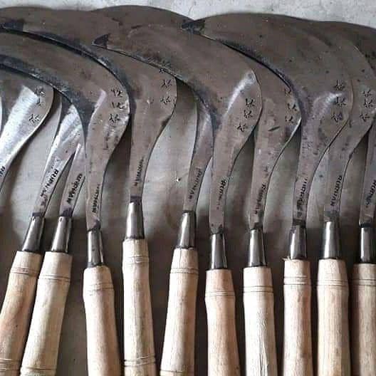 arit atau sabit (instagram.com/sedia_sabit_pisau_cangkul)