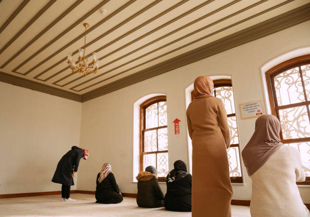 ilustrasi tempat salat (pexels.com/Meruyert Gonullu)