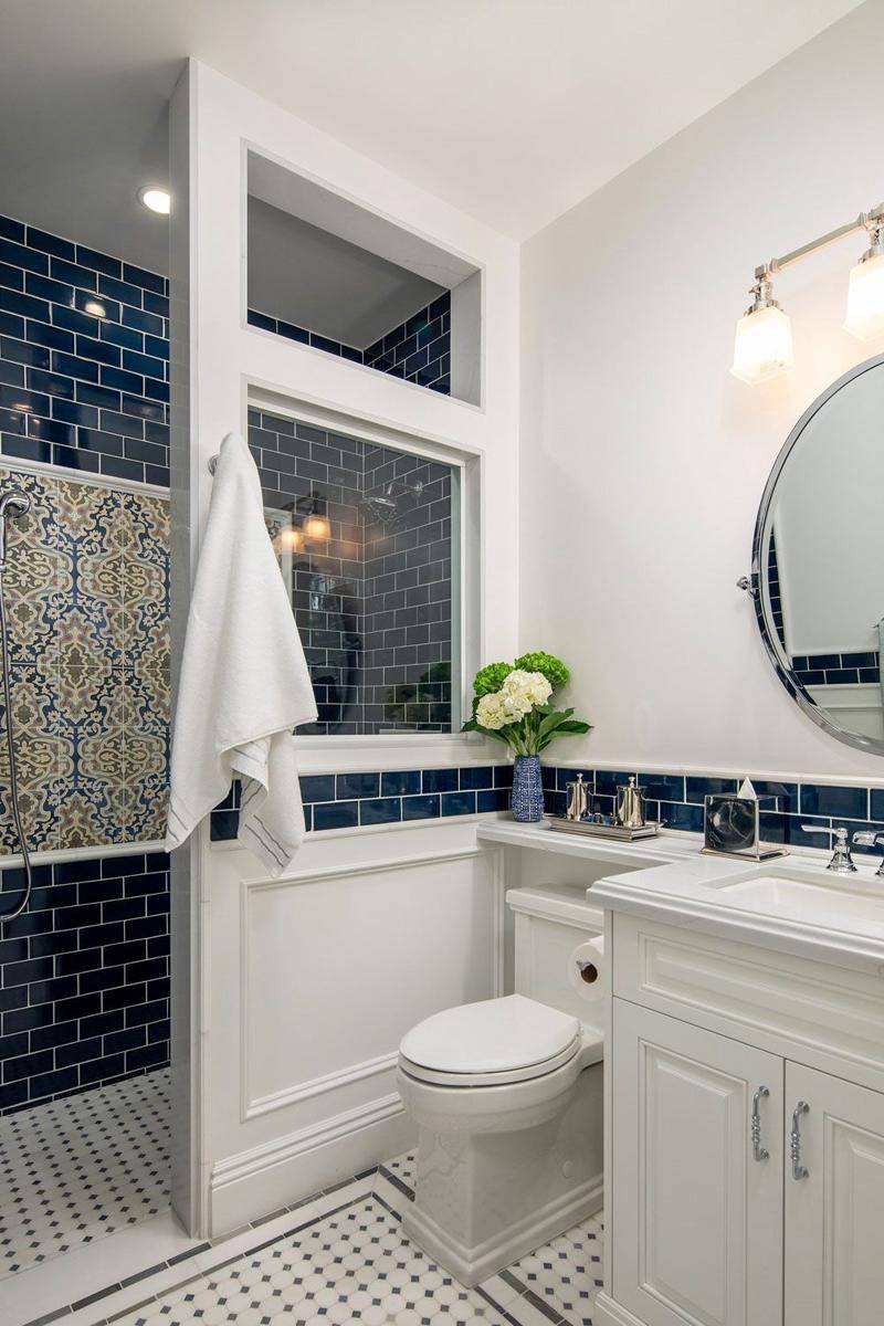 Desain Kamar Mandi dengan Kloset Duduk (backsplash.com)