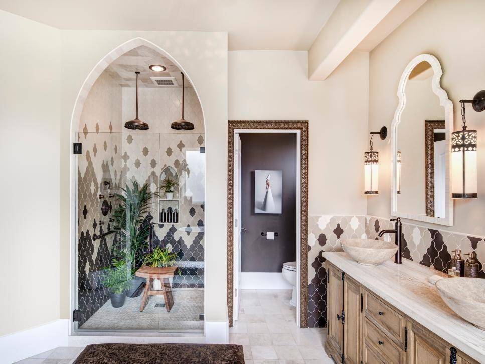 Desain Kamar Mandi dengan Kloset Duduk (hgtv.com/Tom Marks)