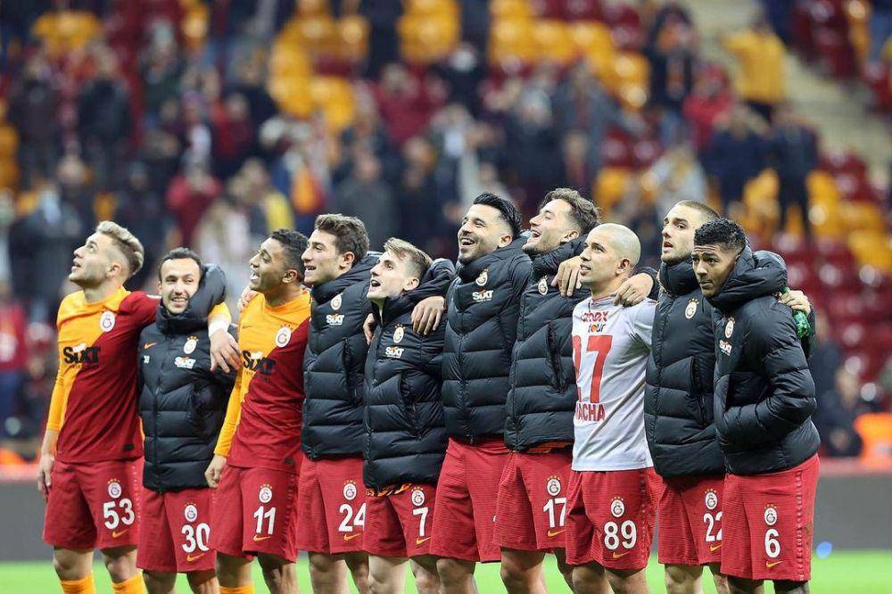 Pemain Galatasaray saat merayakan kemenangan. (instagram.com/galatasaray)