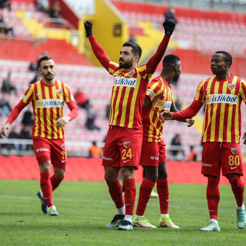Pemain Kayserispor saat merayakan kemenangan. (instagram.com/kayserisporfk)