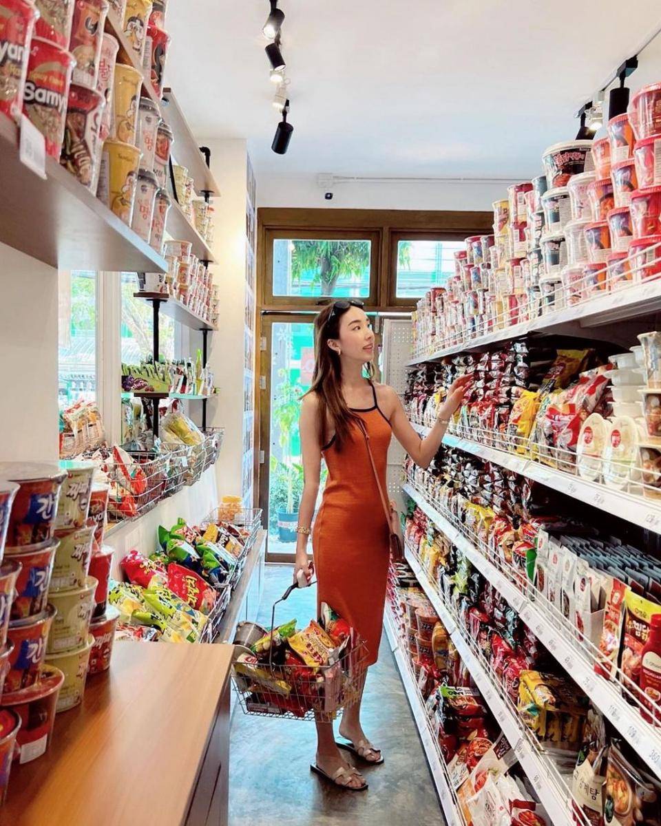 refrensi dress ala Aye Sarunchana (instagram.com/aye_sarun)