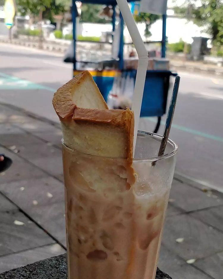es kapal (instagram.com/andi_renegade)