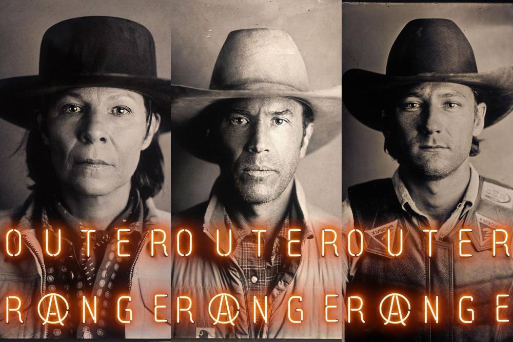 Lily Taylor, Tom Pelphrey, dan Lewis Pullman dalam series Outer Range (dok. Amazon Studios/Outer Range)