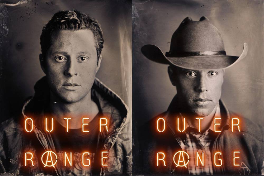Noah Reid dan Shaun Sipos dalam series Outer Range (dok. Amazon Studios/Outer Range)