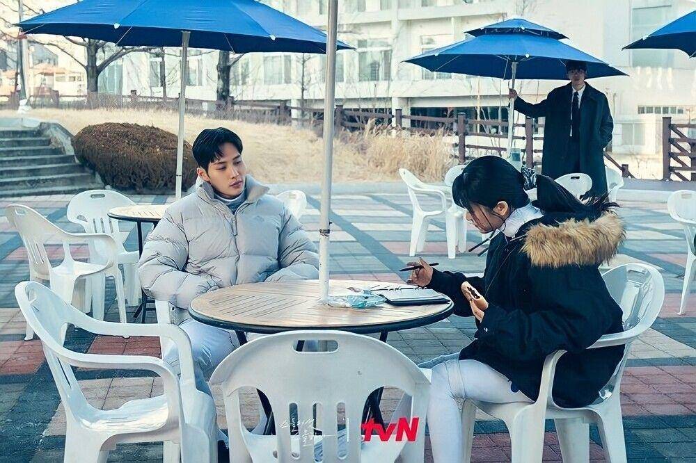 Kim Jun Ho dan Kim Tae Ri di Twenty-Five, Twenty-One (program.tving.com)