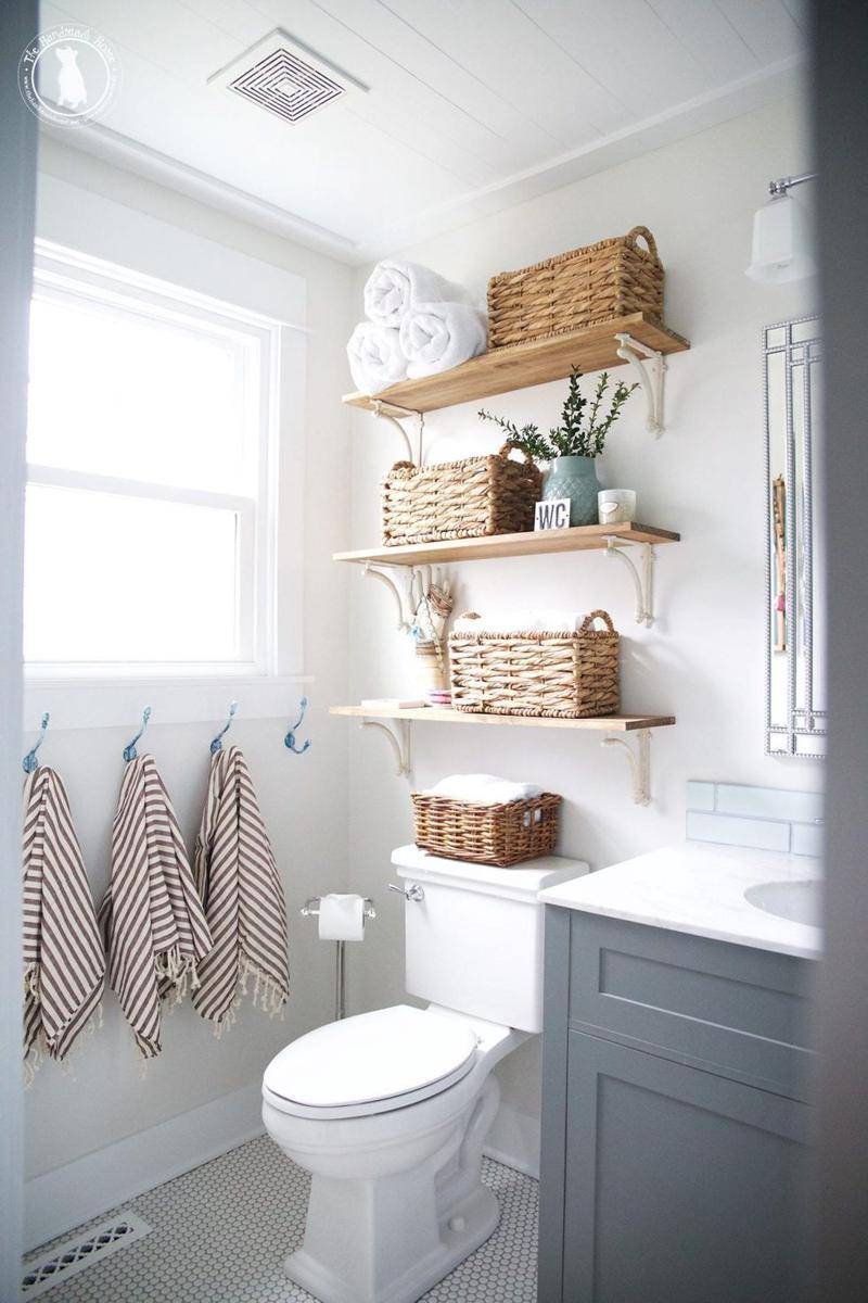 Desain Kamar Mandi dengan Kloset Duduk (goodhousekeeping.com/The Handmade Home)