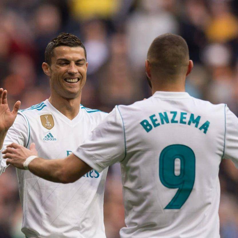 Cristiano Ronaldo dan Karim Benzema saat masih bermain bersama untuk Real Madrid. (instagram.com/sportskeeda_football)