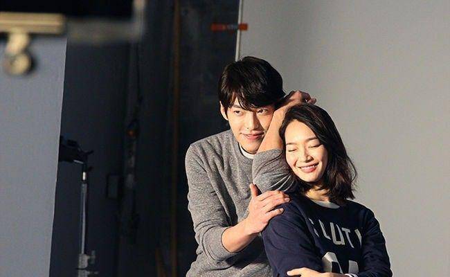 potret Kim Woo Bin dan Shin Min Ah (hellokpop.com)