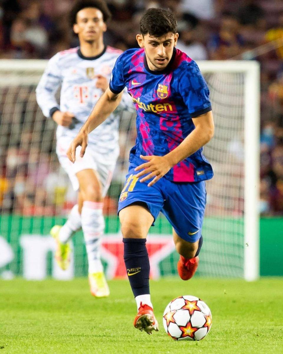 Yusuf Demir saat membela Barcelona di Liga Champions Eropa. (instagram_yusufdemir.10)