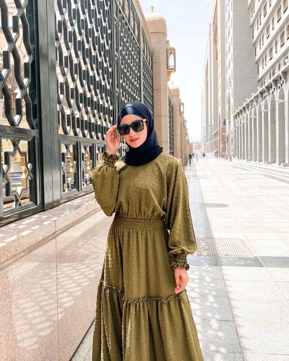 Ririn Ekawati melakukan ibadah umrah bersama Ibnu Jamil. (instagram.com/ririnekawati)