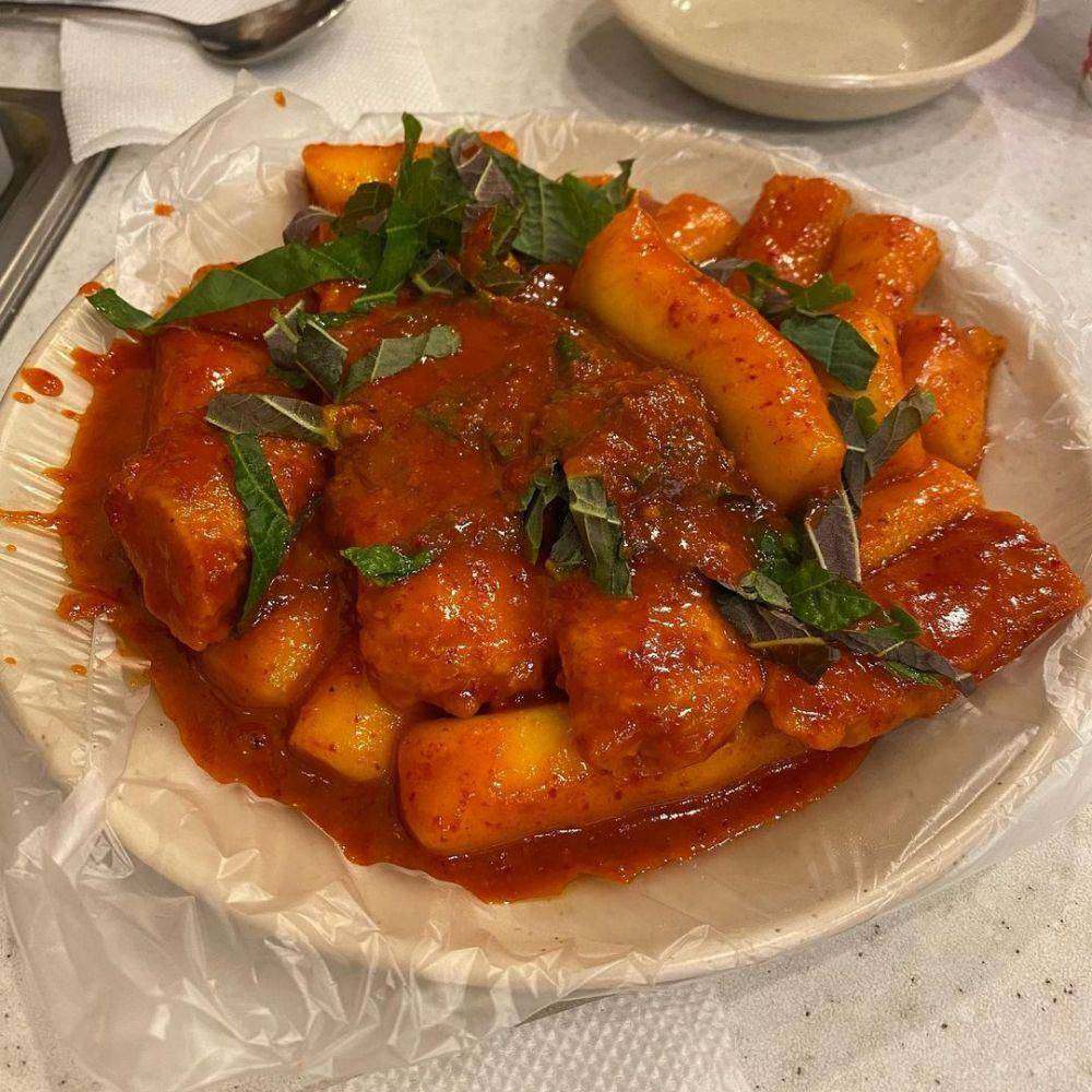 ilustrasi tteokbokki (instagram.com/soulchris)