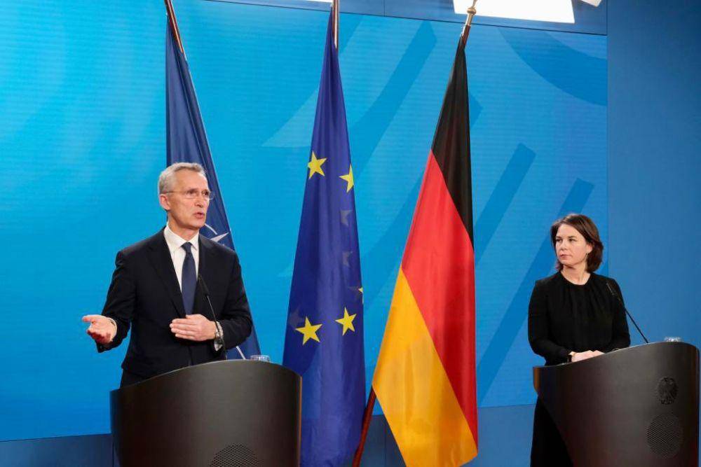 Sekjen NATO Jens Stoltenberg dan Menlu Jerman Annalena Baerbock (Twitter.com/Jens Stoltenberg)