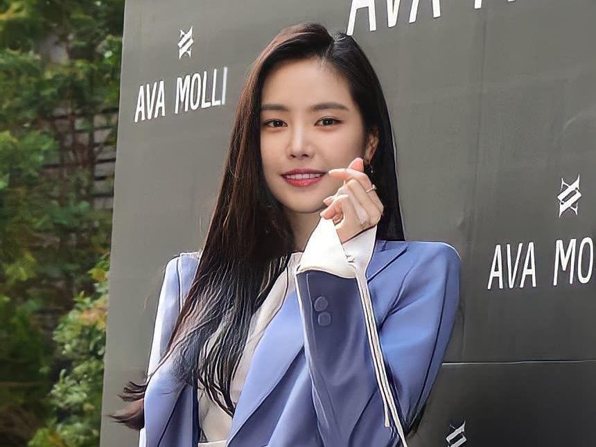 11 Fakta Perjalanan Karier Son Naeun yang Resmi Hengkang dari Apink