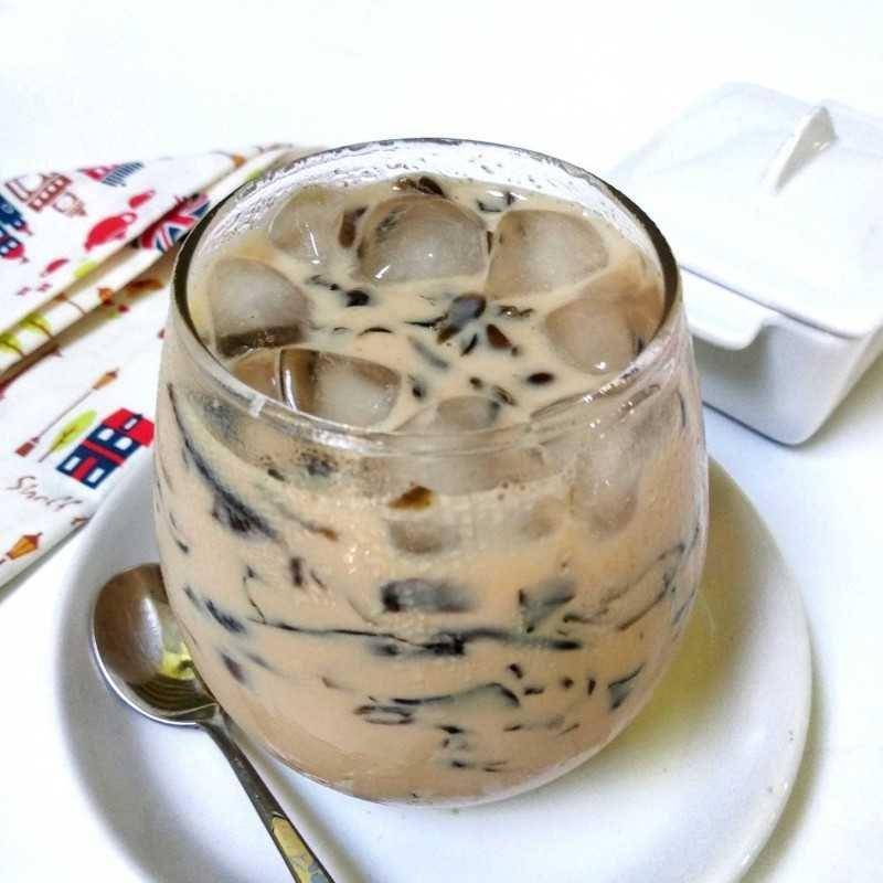 ilustrasi es cincau gula merah (Yummy/Rose Shanty)