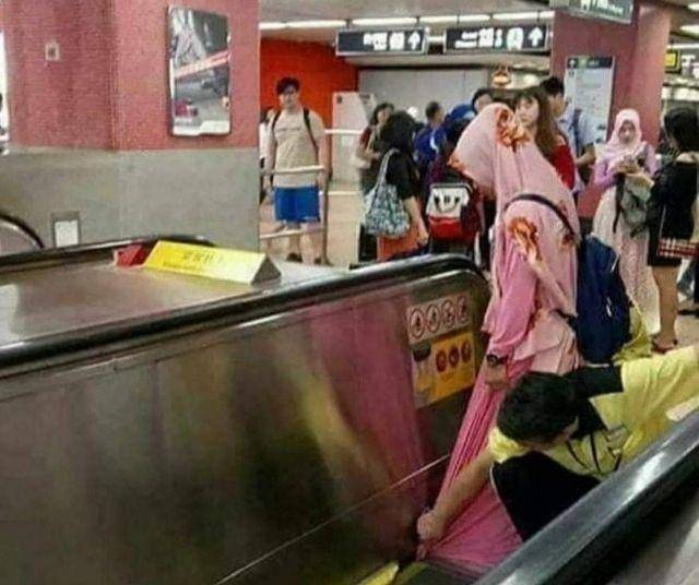 momen lucu di tempat umum (instagram.com/warga_plus_62)