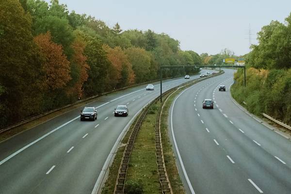 ilustrasi jalan tol (unsplash.com/sebastian_sch)