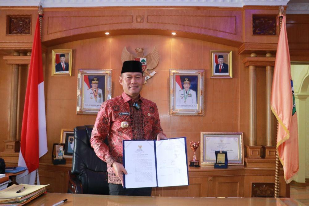 Dongkrak Minat Baca, Bupati Tandatangani Perbup Literasi