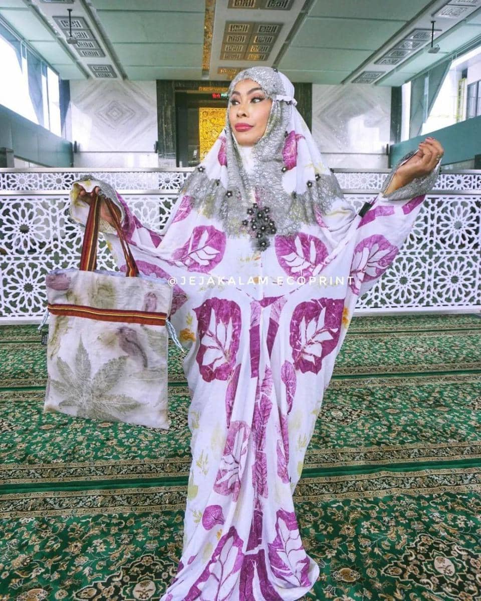 Ramadan, Produk Muslimah Berbahan Kain Ecoprint Laris Manis