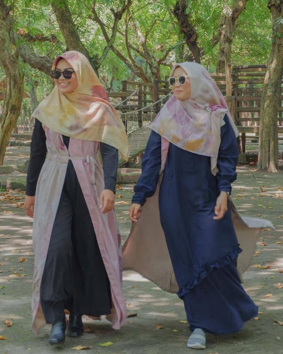 Produk jilbab berbahan ecoprint yang banyak diminati konsumen. Instagram.com/@jejakalam.ecoprint