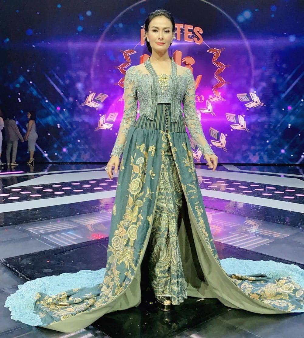 Kebaya kutubaru. (instagram.com/isdadahlia)