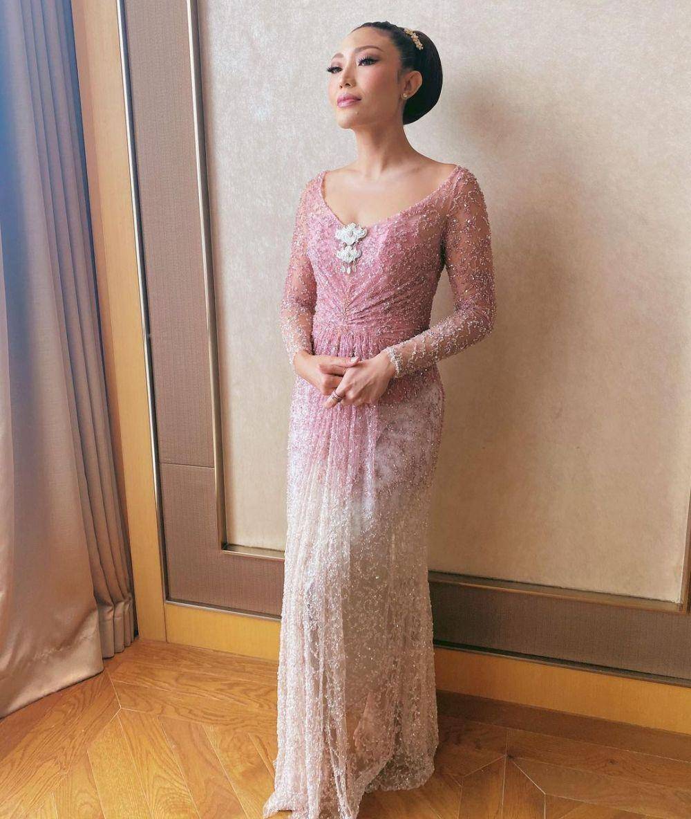 Ayu Dewi (instagram.com/askyfebrianti)