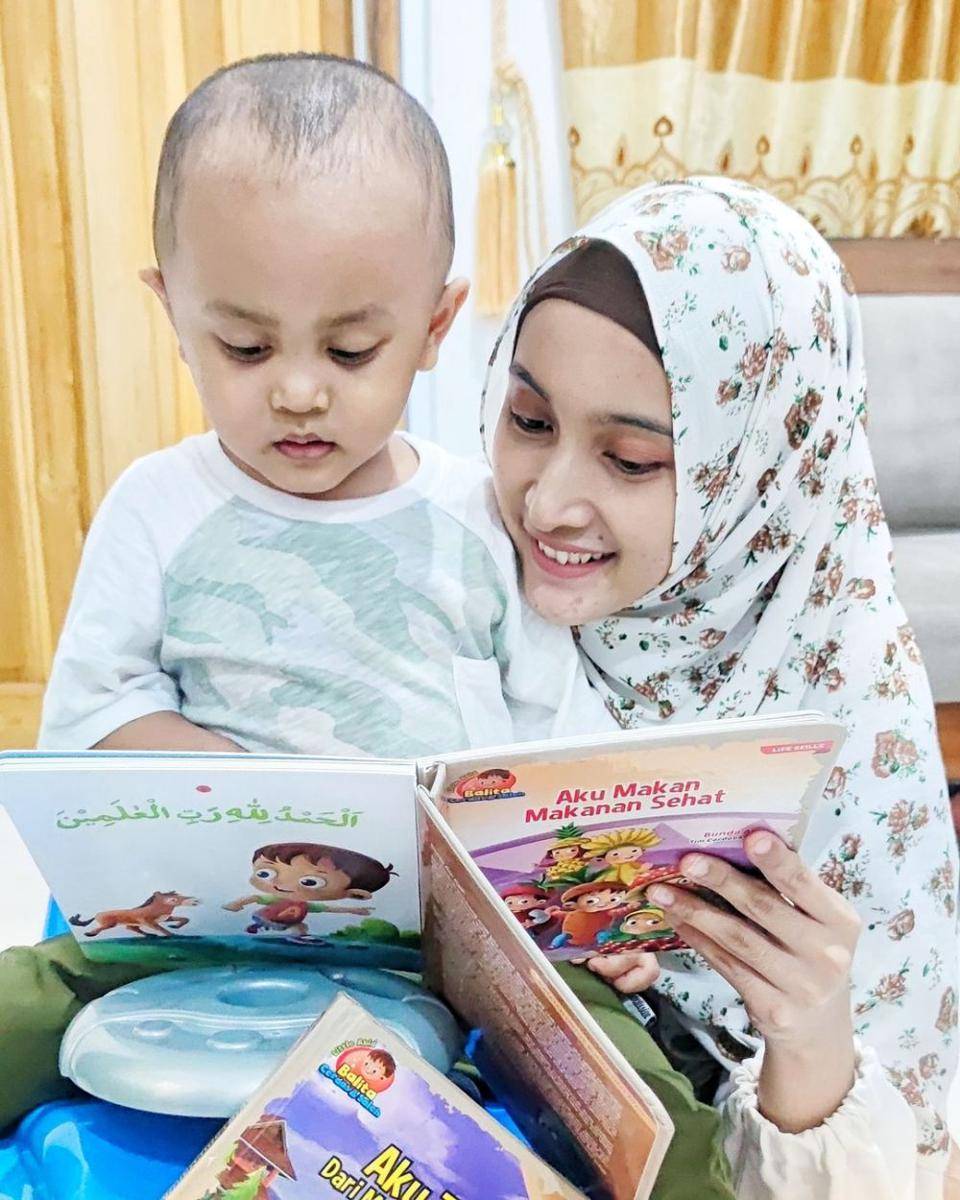 Meyda Sefira dan buah hati (instagram.com/sefirameyda)