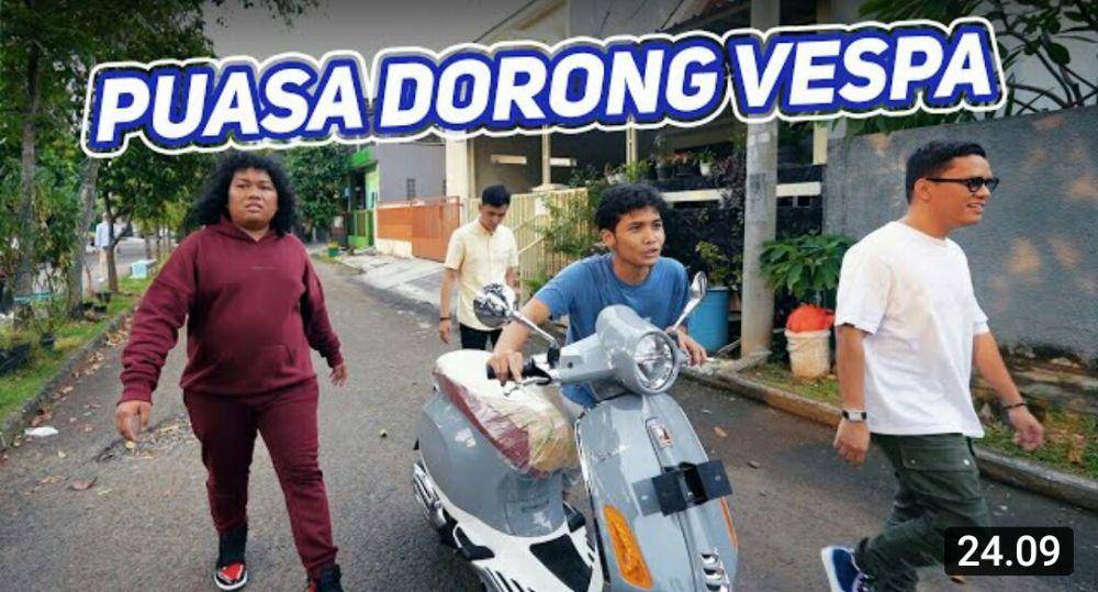 potret Bintang Emon jemput hampers Vespa (youtube.com/Arief Muhammad)