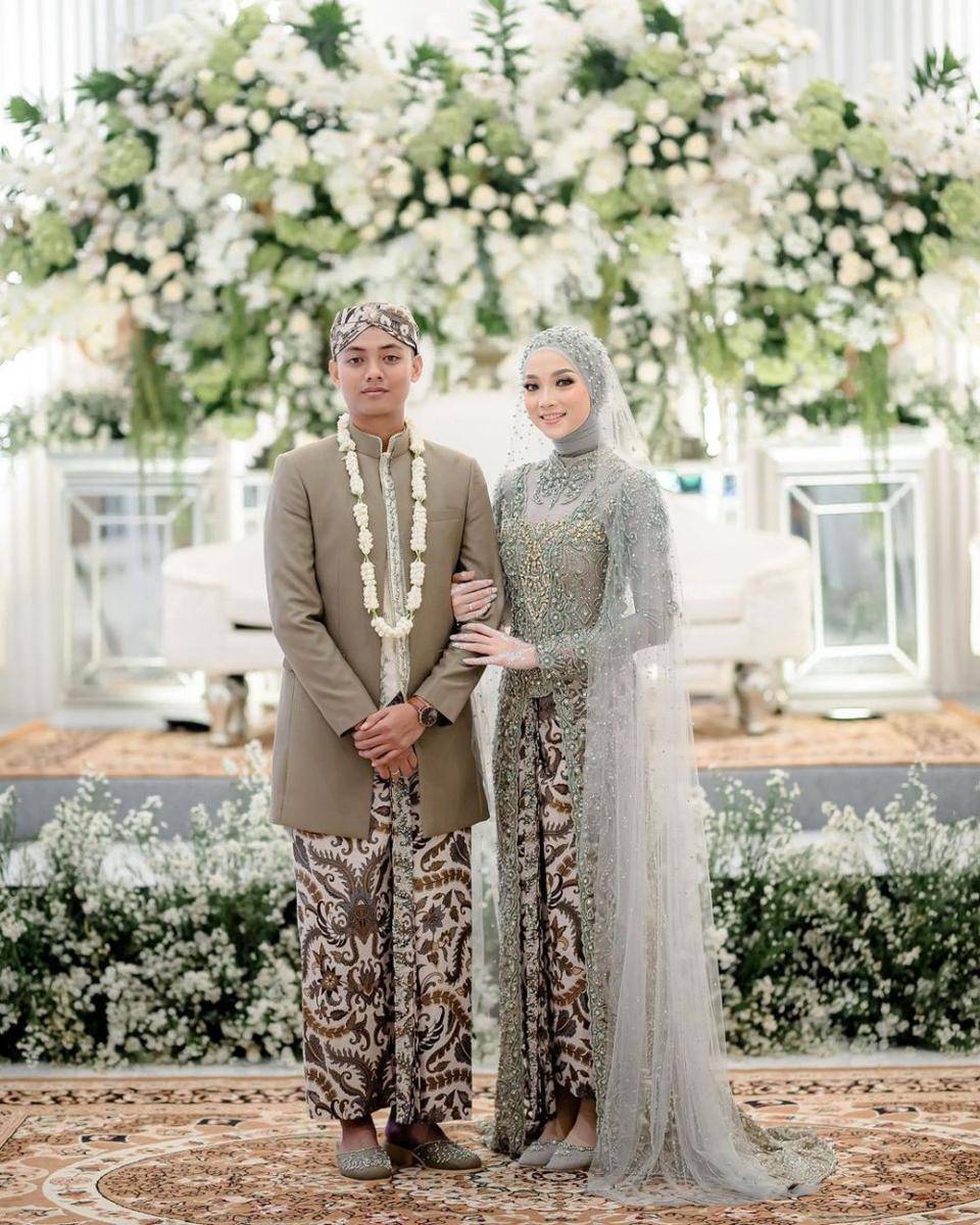 Kebaya Liza Rosalita. (instagram.com/liza.rosalita)
