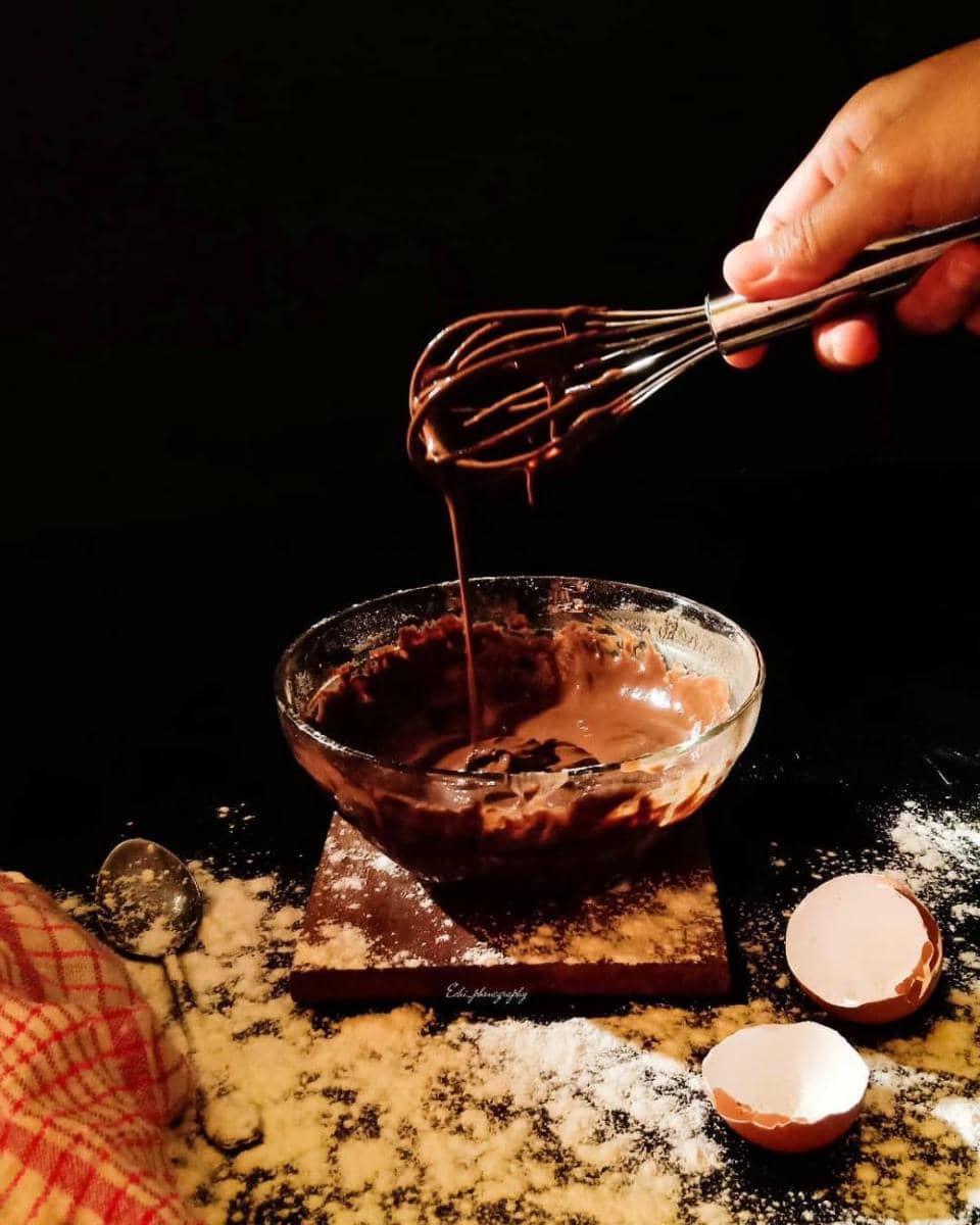 Ilustrasi membuat adonan berbahan dasar cokelat (instagram.com/echi_bundaabiyyu)