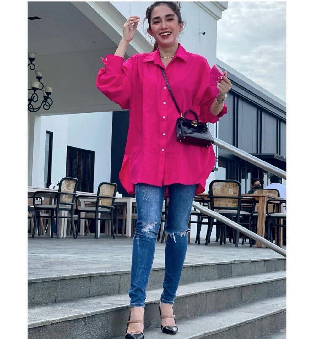 busana sehari-hari ala Ussy Pratama (instagram.com/ussypratama)