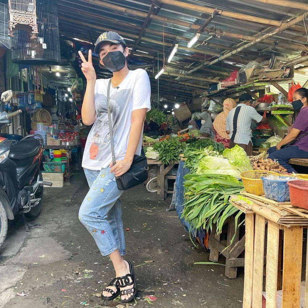 busana sehari-hari ala Ussy Pratama (instagram.com/ussypratama)