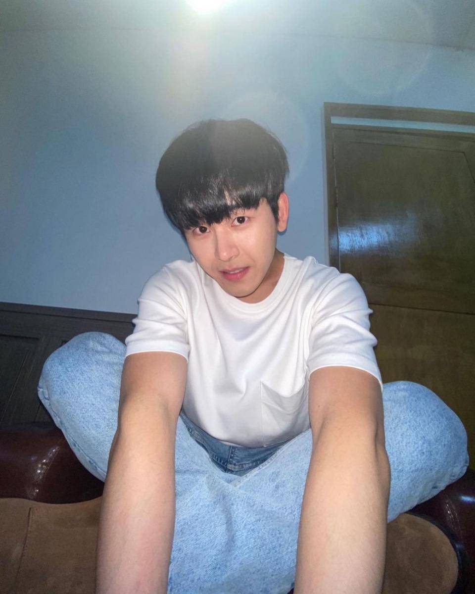 Hoya/Lee Ho Won (instgram.com/isayhousayya)