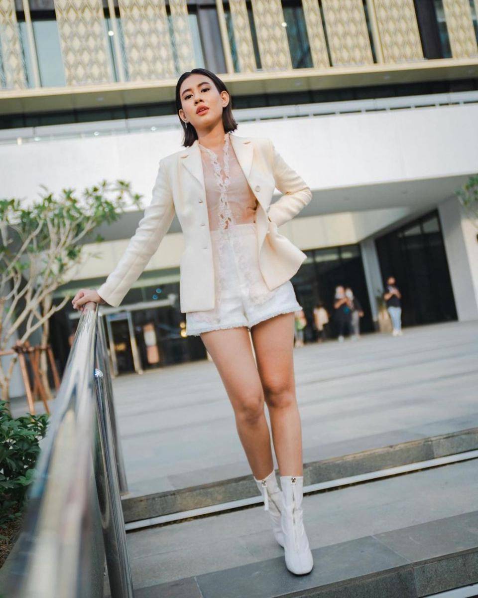 Kebaya Shenna Cinnamon (instagram.com/shenacinnamon)