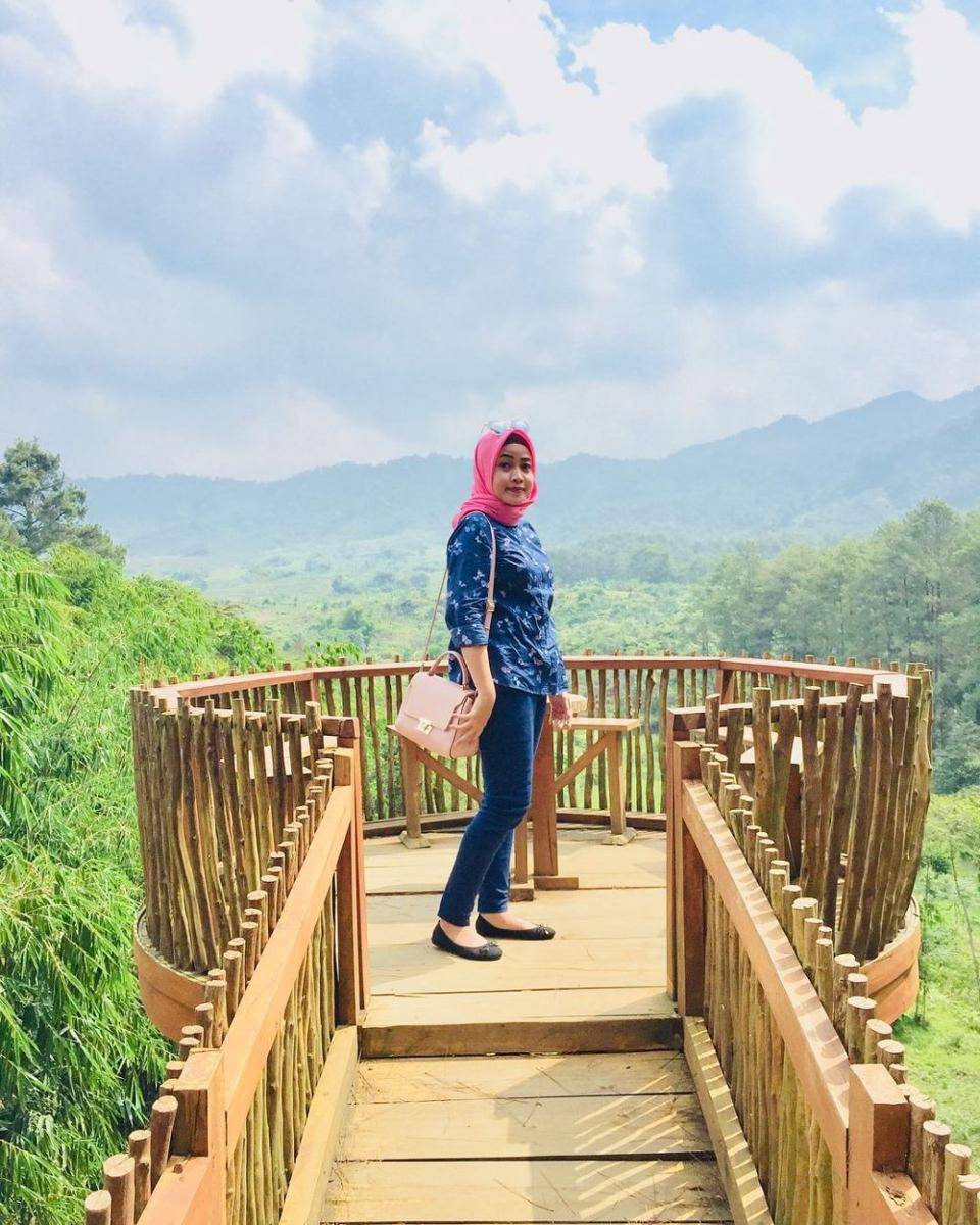 Gardu Pandang di Wisata Bakukung, Bogor (instagram.com/ghilda_herlina)